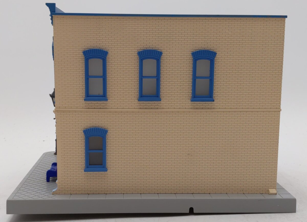 MTH 30-90476 Benedetto Brooklyn Meat's & Deli Opposite Corner Building w/ Sign