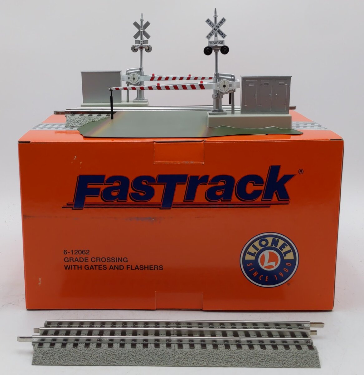 Lionel 6-12062 O Grade Crossing With Gates & Flashers LN/Box