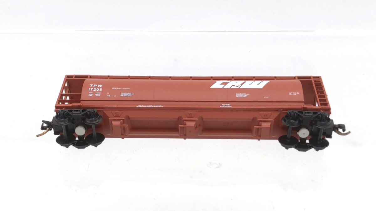 Bowser 37835 N Toledo, Peoria & Western Cylindrical Hopper #17205
