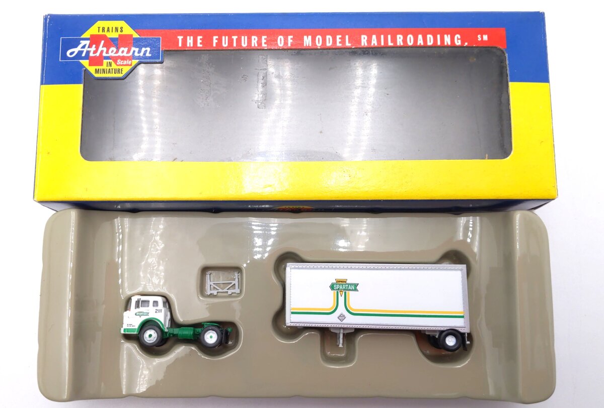 Athearn 10810 Spartan Express Ford "C" & 28' Wedge Trailer