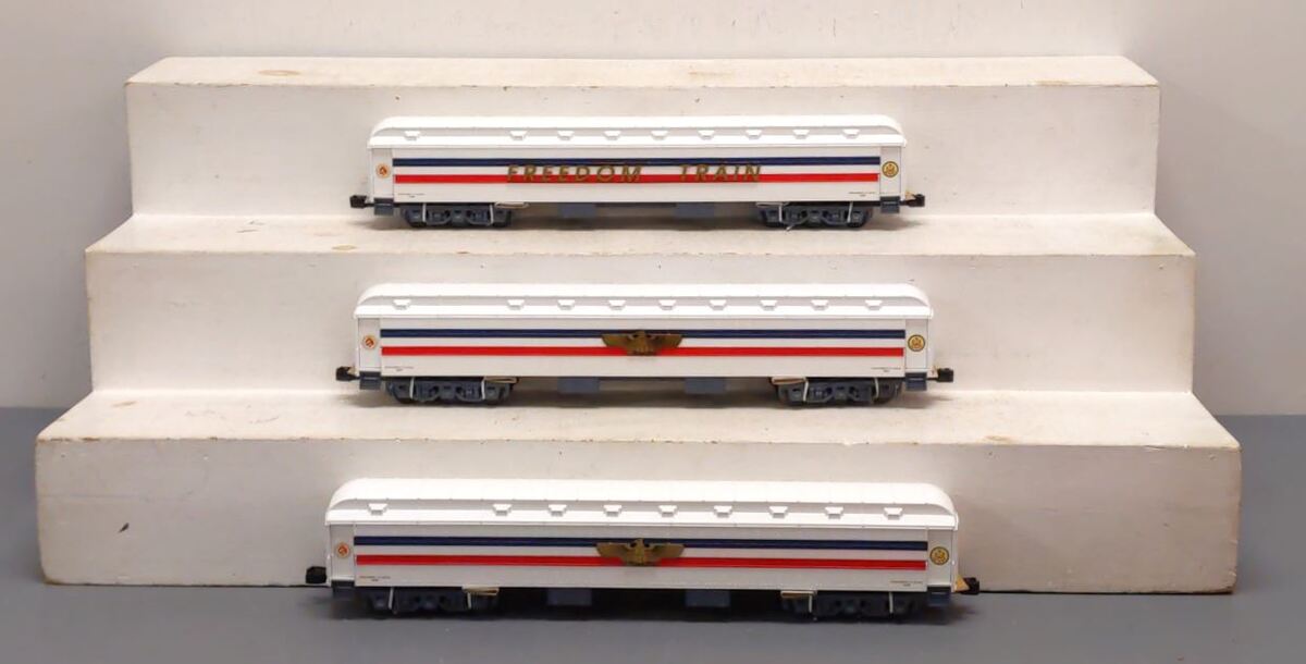 Lionel 6-39085 O Gauge Freedom Train Heavyweight Passenger Car Set (Set of 3) NIB