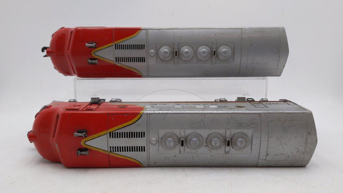 Lionel 2353 Vintage O Santa Fe F-3 AA Diesel Locomotive Set #2353 VG