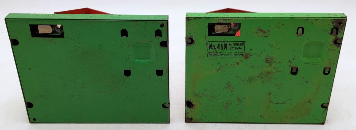 Lionel 45N Vintage O Postwar Metal Automatic Gatemans [2] VG