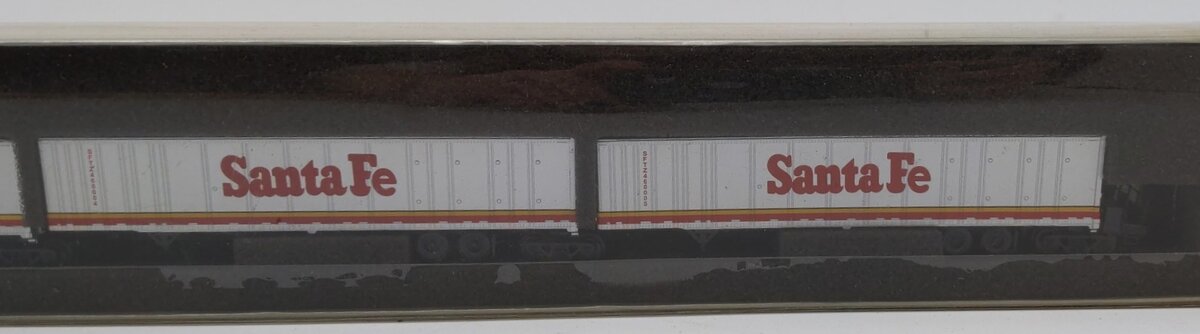 Deluxe Innovations 180605 N Santa Fe Roadrailer Set w/2 Couplermate Bogies