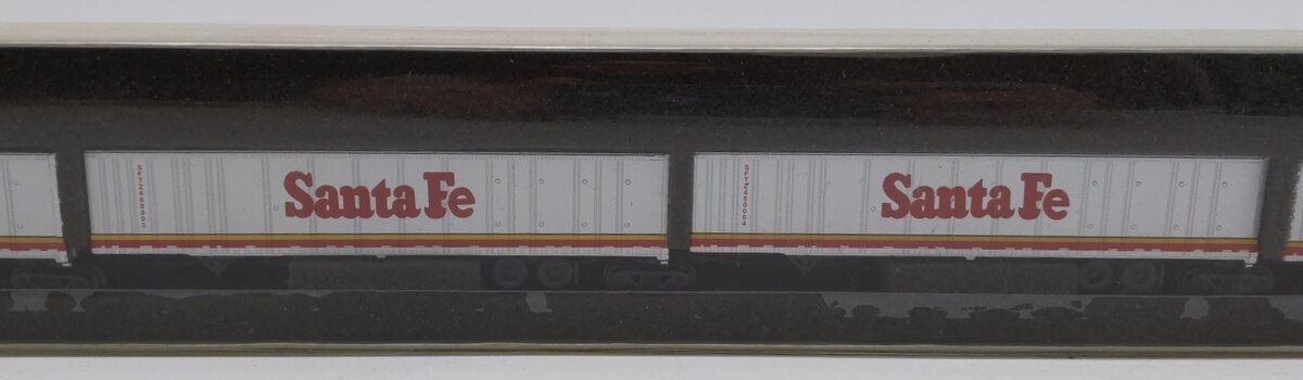 Deluxe Innovations 180605 N Santa Fe Roadrailer Set w/2 Couplermate Bogies