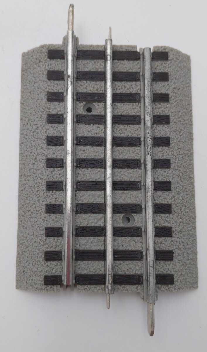Lionel 6-12025 O 4-1/2 Inch Straight FasTrack Section Sold By Piece
