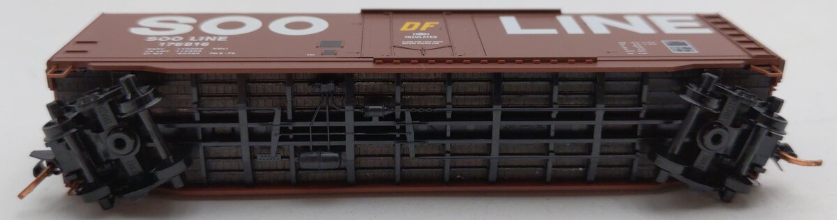 Micro-Trains 03800400 N SOO Line 50' Steel Plug Door Boxcar #176816 LN/Box
