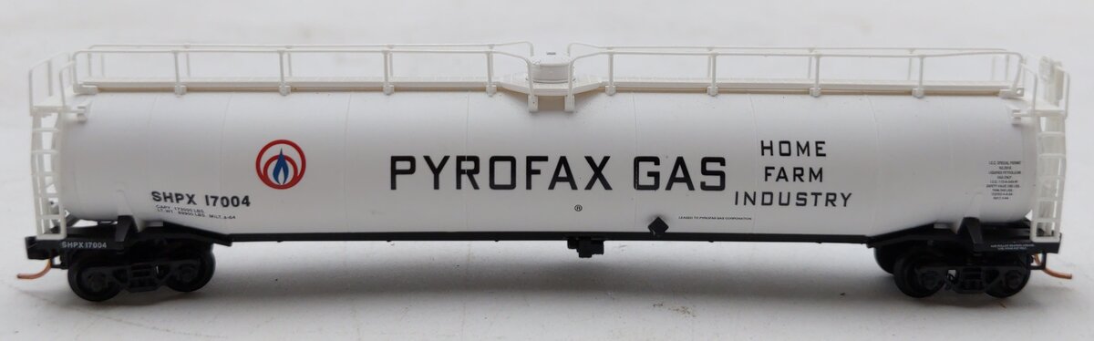 Atlas 37013 N Scale Pyrofax Gas 33,000 Gallon Tank Car #17004