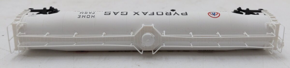 Atlas 37013 N Scale Pyrofax Gas 33,000 Gallon Tank Car #17004