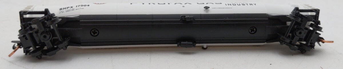 Atlas 37013 N Scale Pyrofax Gas 33,000 Gallon Tank Car #17004