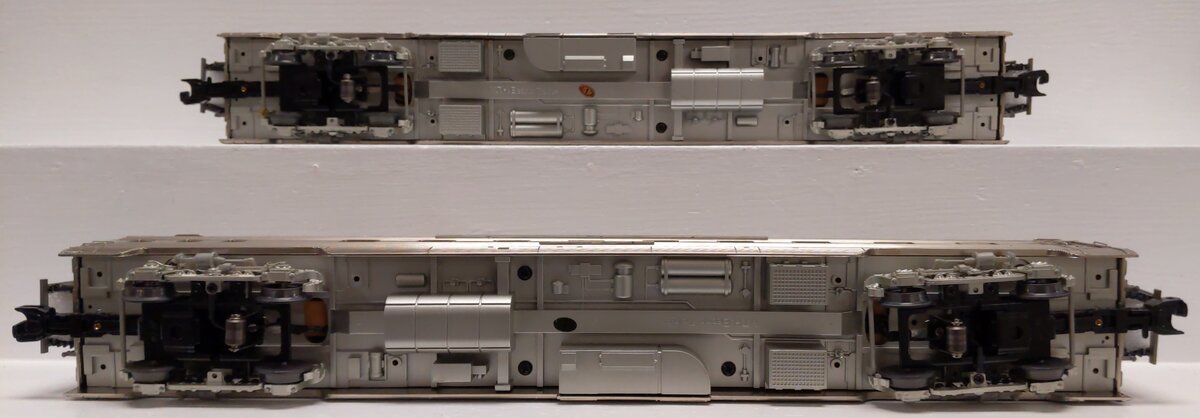 MTH 20-64039 O Santa Fe Premier 2-Car 70' Streamlined Sleeper/Diner Passenger