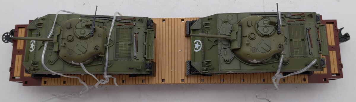 MTH 20-98637 Pennsylvania Flat Car with 2 Sherman Tanks