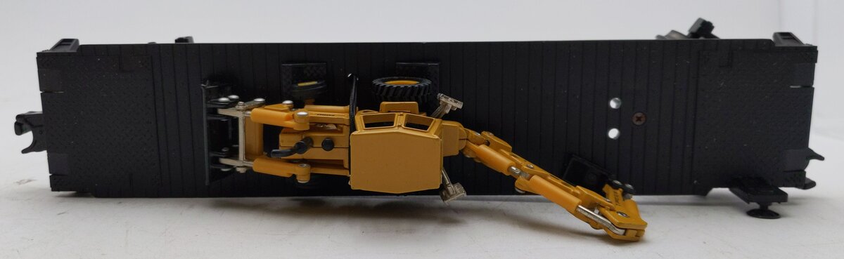 MTH 30-7606 O Gauge MTH Lines Semi-Scale Flatcar with Backhoe LN/Box
