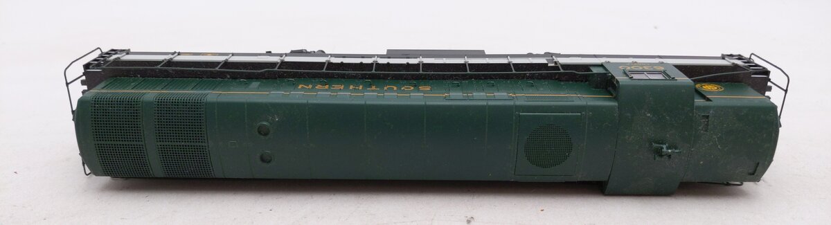 Atlas 10002229 HO Southern Train Master Locomotive #6300