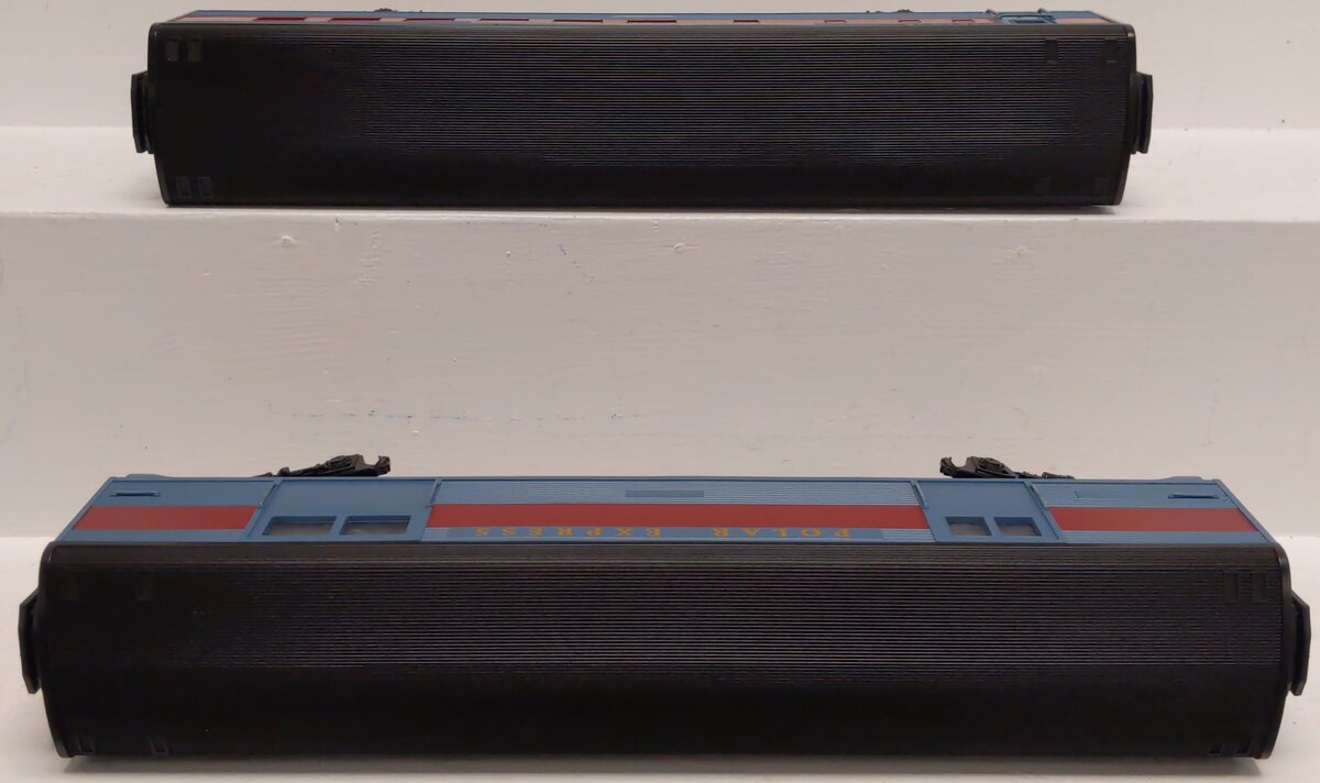 Lionel 6-35290 O Polar Express Streamliner Passenger Car Add-On (2Pk.)