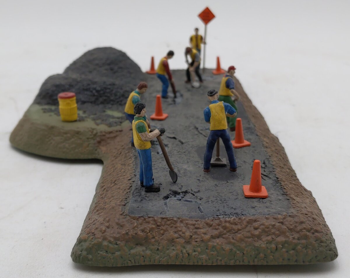 Lionel 6-14211 O Animated Road Crew Work Scene NIB