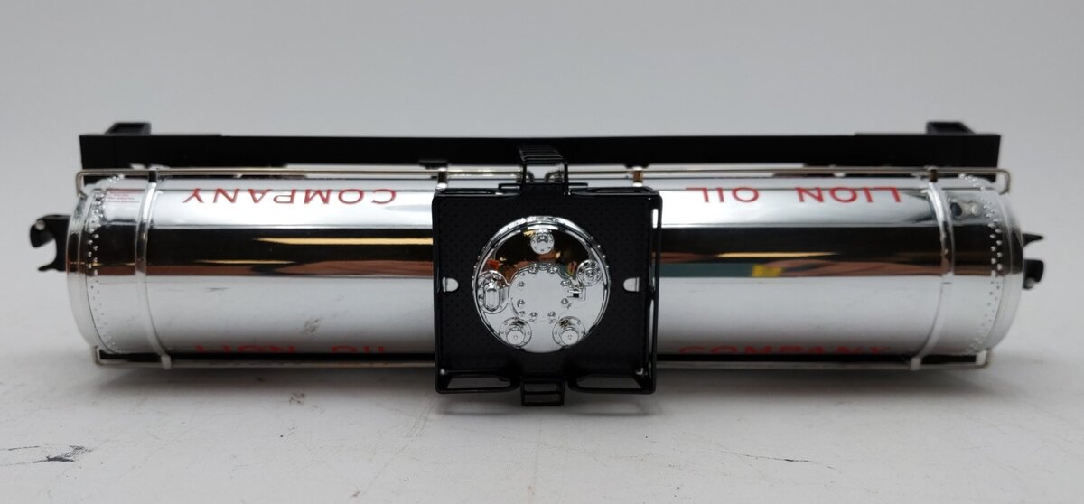 Lionel 6-19628 O Gauge Lion Oil TC 8D Single Dome Chrome Plated Tank Car #2256 LN/Box