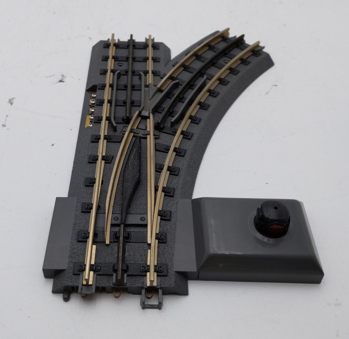 MTH 40-1004 O 31 RealTrax Nickel Silver Right Hand Remote Switch Turnout