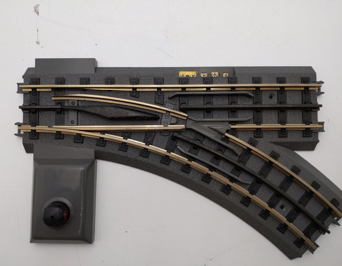 MTH 40-1004 O 31 RealTrax Nickel Silver Right Hand Remote Switch Turnout