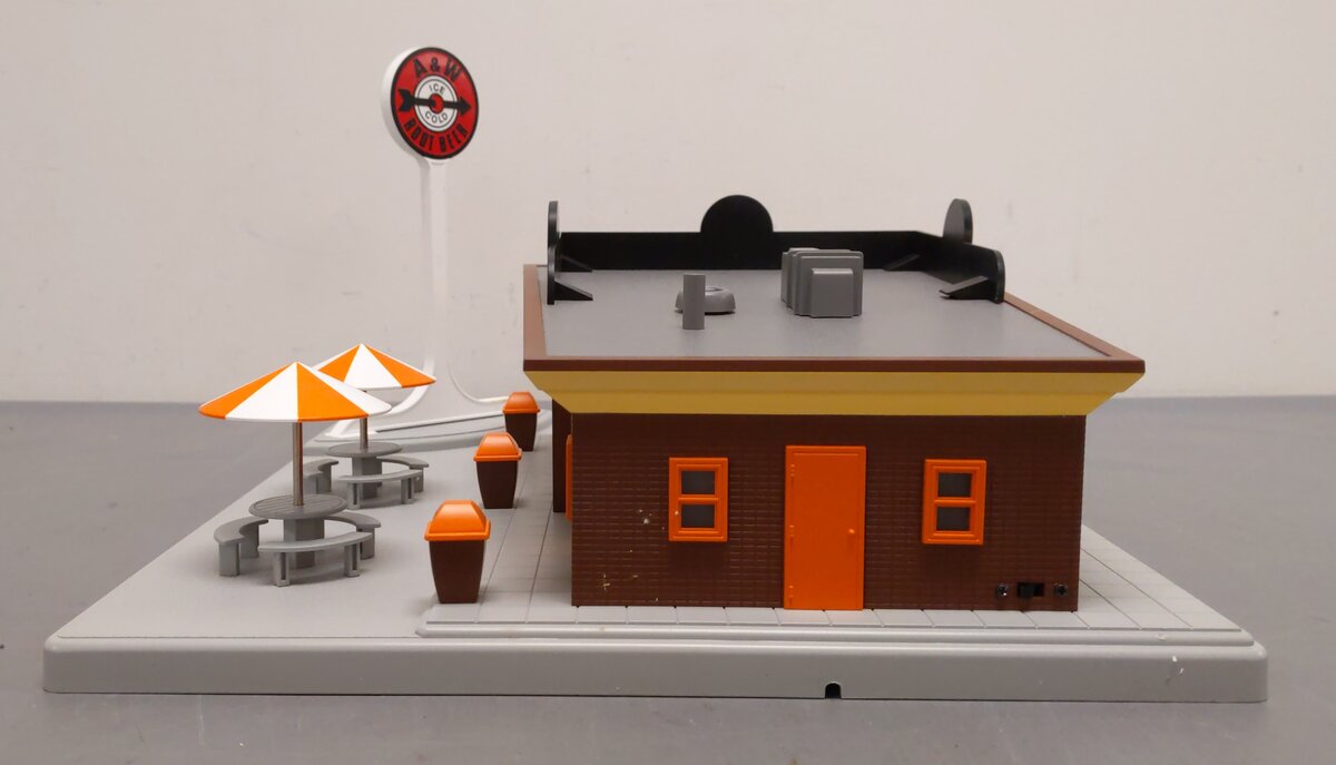 MTH 30-9068 A&W Rootbeer Restaurant Stand