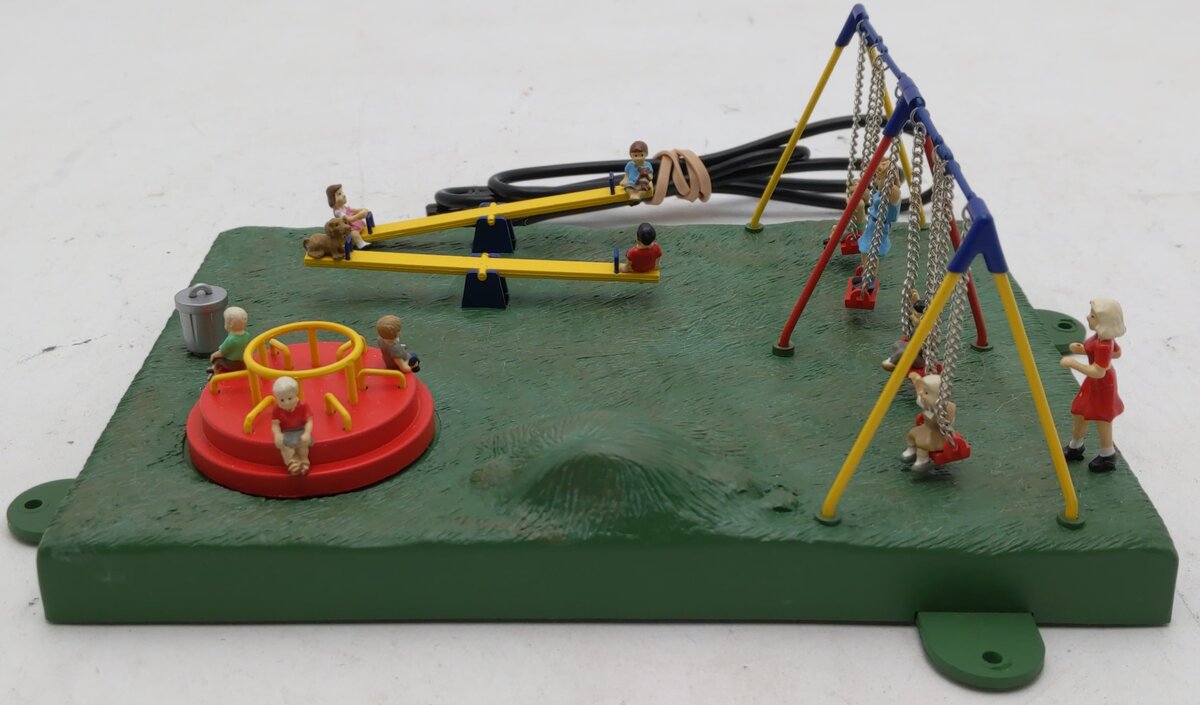 Lionel 6-82104 O Lionellville Plug-n' Playtime Animated Playground