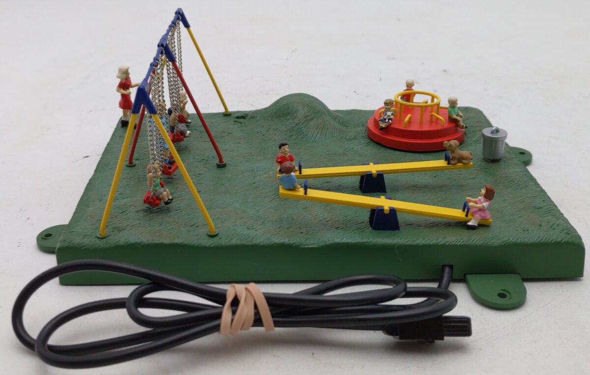 Lionel 6-82104 O Lionellville Plug-n' Playtime Animated Playground