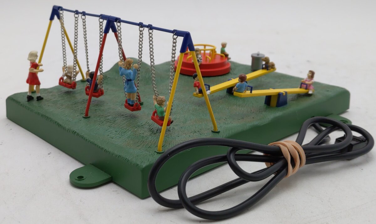 Lionel 6-82104 O Lionellville Plug-n' Playtime Animated Playground