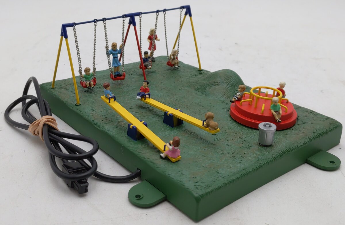 Lionel 6-82104 O Lionellville Plug-n' Playtime Animated Playground