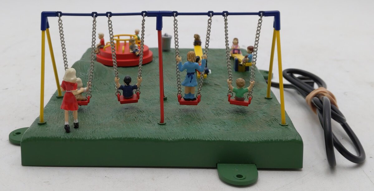 Lionel 6-82104 O Lionellville Plug-n' Playtime Animated Playground