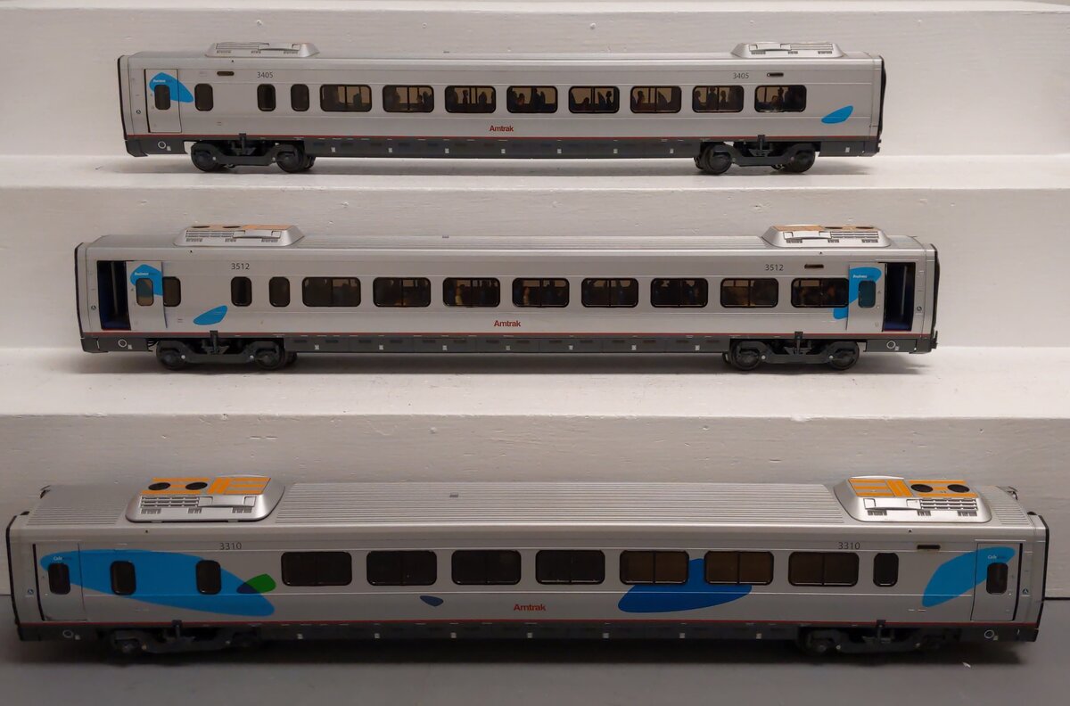 Lionel 6-15584 O Gauge Amtrak Acela Passenger Cars (Set of 3) NIB