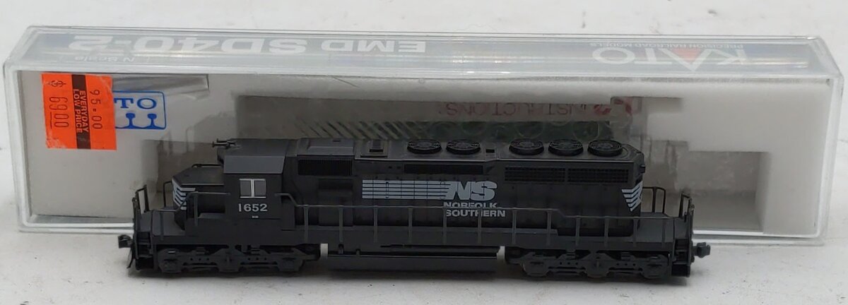 Kato 176-4811 N Scale Norfolk and Southern SD-40-2 Diesel Locomotive #1652