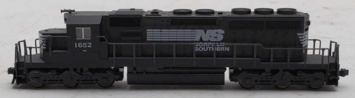 Kato 176-4811 N Scale Norfolk and Southern SD-40-2 Diesel Locomotive #1652