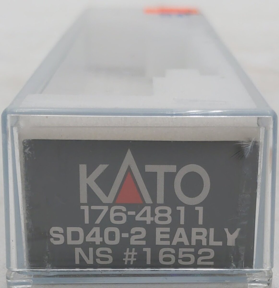 Kato 176-4811 N Scale Norfolk and Southern SD-40-2 Diesel Locomotive #1652