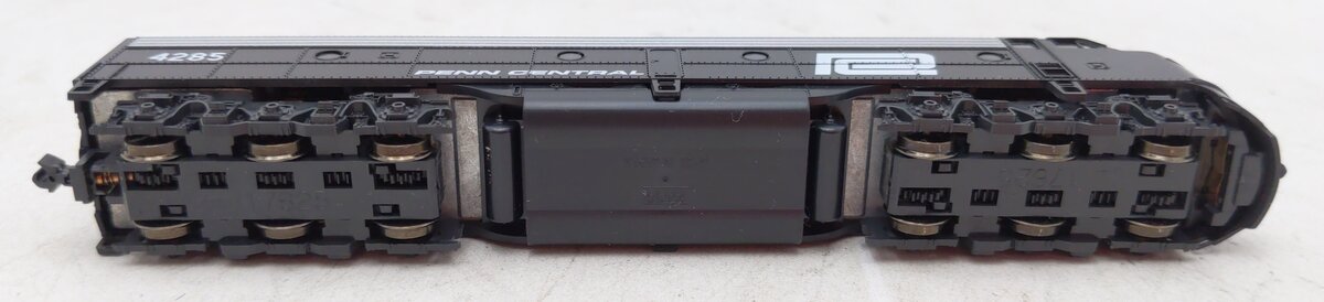 Kato 176-5343 N Scale E8A Penn Central Diesel Locomotive #4285