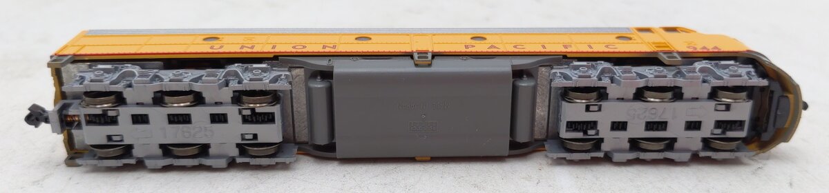 Kato 176-5315 N Scale Union Pacific EMD E9A Diesel Locomotive #944