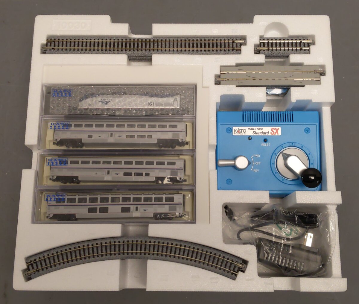 Kato 106-0017 N Scale Amtrak P42 Superliner Diesel Starter Train