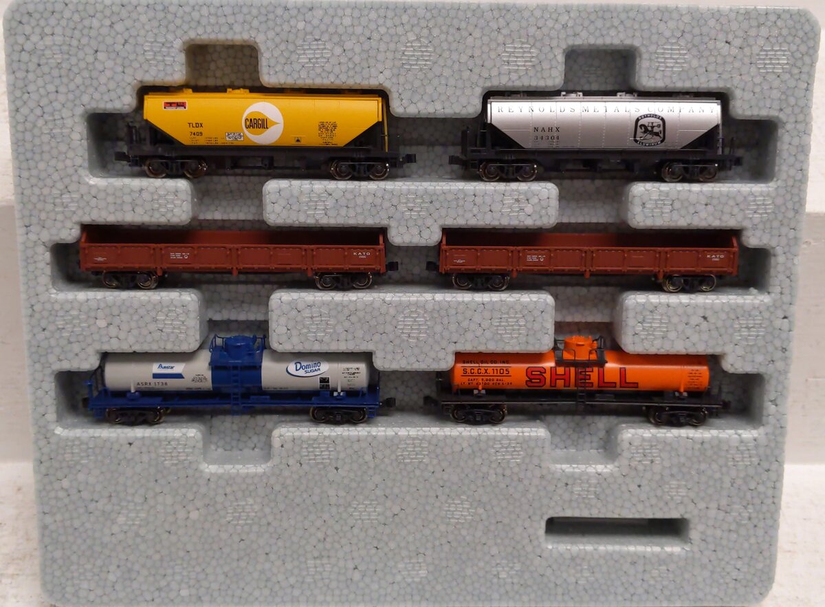 Kato 106-0022 Canadian Pacific GE ES44AC GEVO N Gauge Diesel Freight Train Set