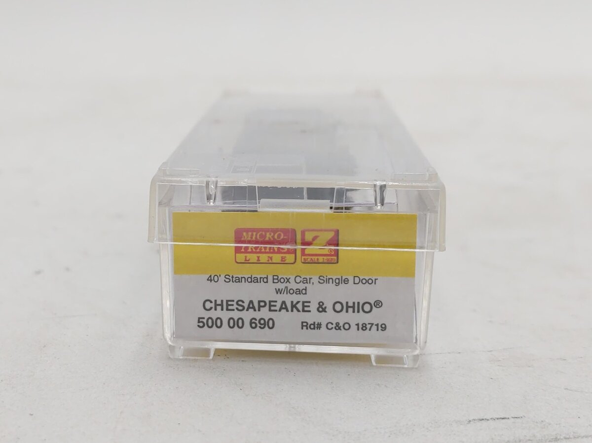 Micro-Trains 50000690 Z C&O 40' Standard Single Door Box Car w/Crate Load #18719