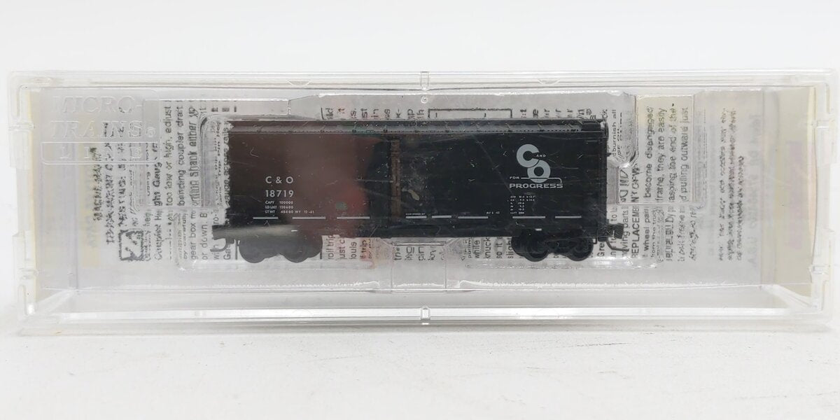 Micro-Trains 50000690 Z C&O 40' Standard Single Door Box Car w/Crate Load #18719