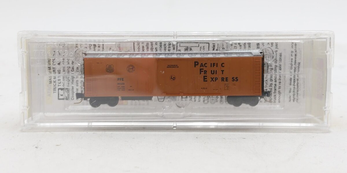 Micro-Trains 54900012 Z PFE 51' Rib-Side Mechanical Reefer #301233