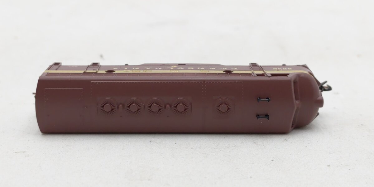 Micro-Trains 98001021 Z Pennsylvania F7 Powered A-Unit Diesel Locomotive #9832A NIB