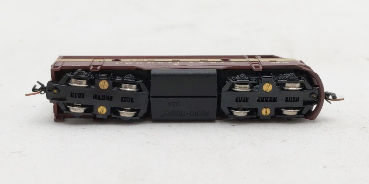 Micro-Trains 98001021 Z Pennsylvania F7 Powered A-Unit Diesel Locomotive #9832A