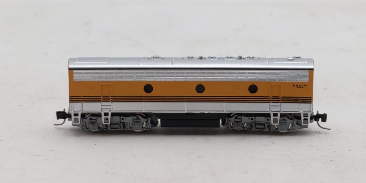 Micro-Trains 98002392 Z Denver & Rio Grande Western EMD F7B - Standard DC #5643