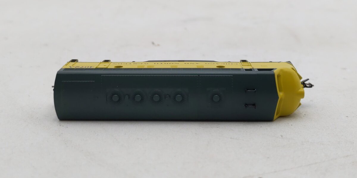 Micro-Trains 98001382 Z Chicago & North Western EMD F7A - Standard DC #4072-A