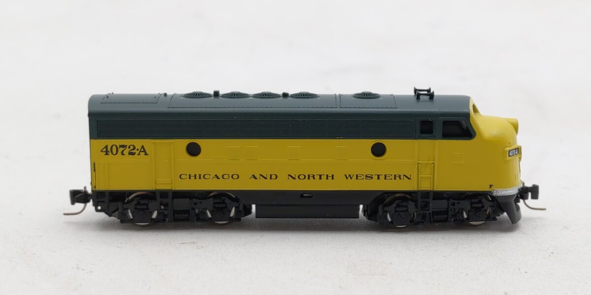 Micro-Trains 98001382 Z Chicago & North Western EMD F7A - Standard DC #4072-A
