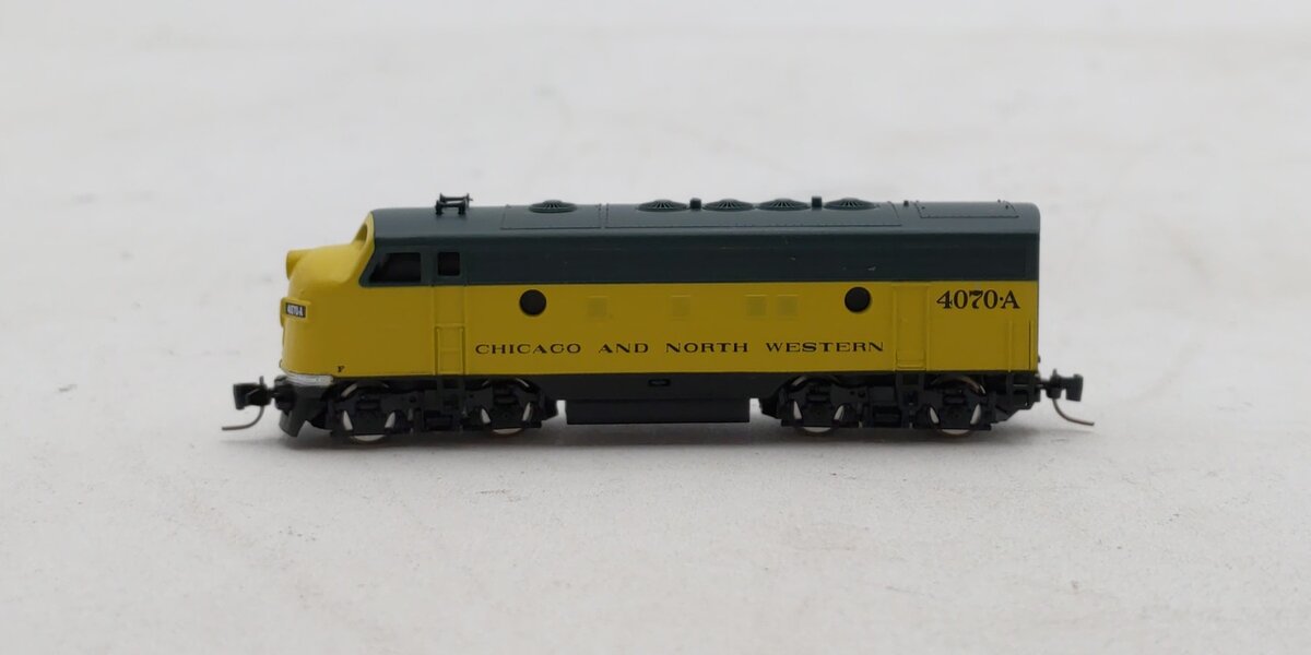 Micro-Trains 98001381 Z Chicago & North Western EMD F7A - Standard DC #4070-A