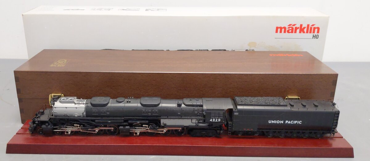 Marklin 37996 Digital HO Scale Union Pacific 4-8-8-4 Big Boy Steam Loco & Tender