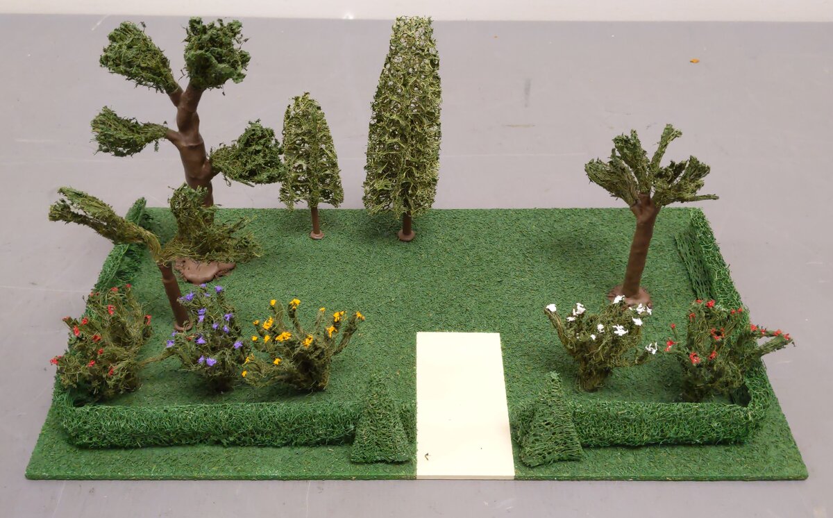 Lionel 11-90077 Standard Gauge No. 913 Landscaped Plot w/ Bungalow NIB