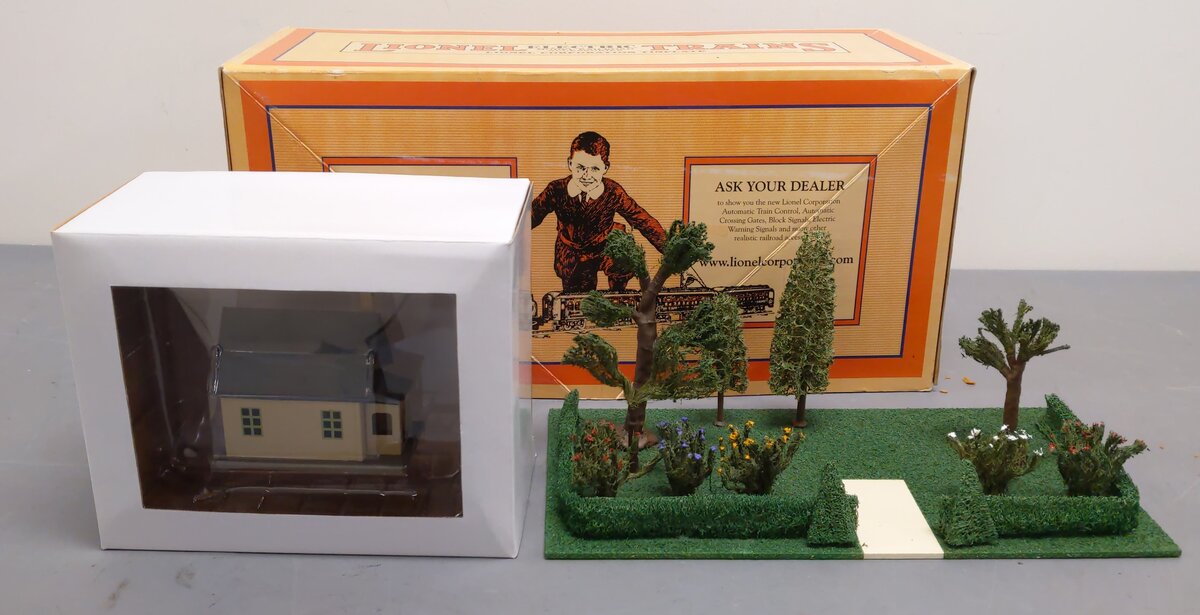 Lionel 11-90077 Standard Gauge No. 913 Landscaped Plot w/ Bungalow NIB