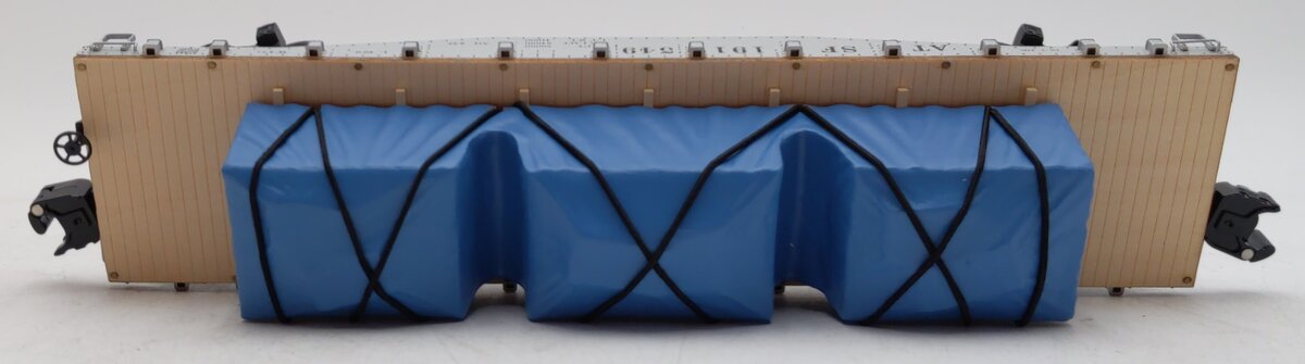 Lionel 6-27543 O Gauge Santa Fe 40' Flatcar with Covered Loads LN/Box